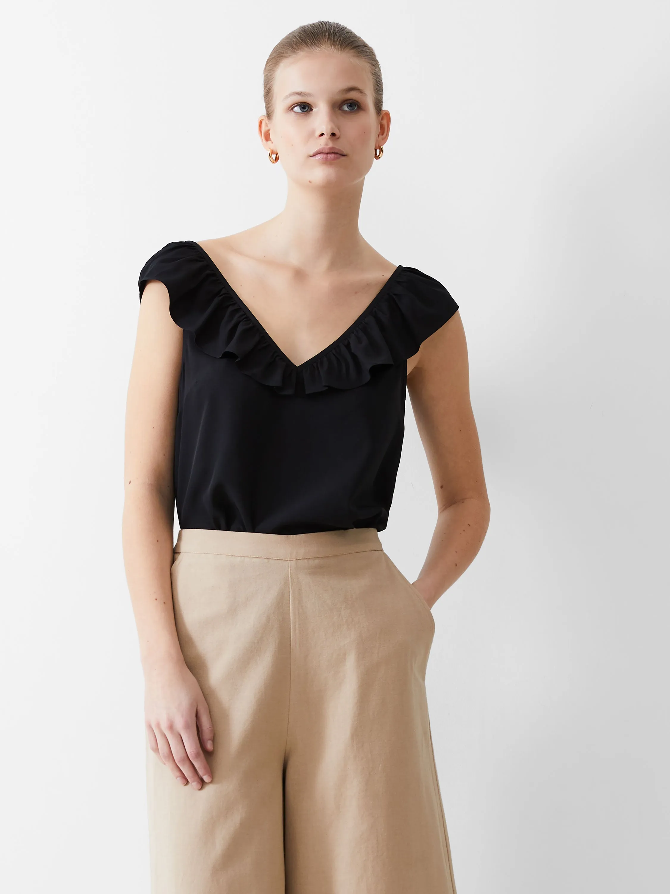 Frill Sleeveless Crepe Light Top