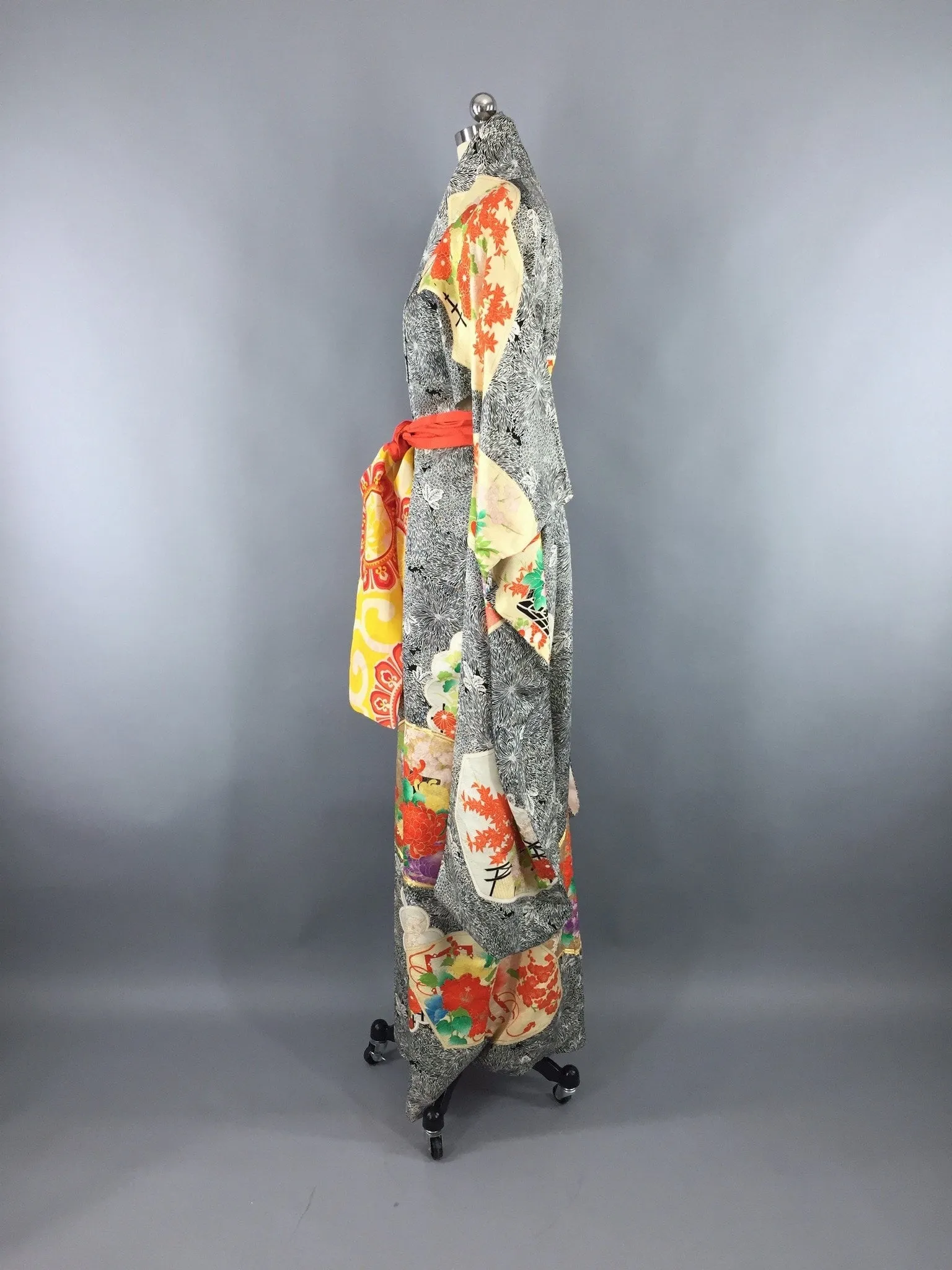 Vintage 1960s Vintage Silk Kimono Robe Furisode / Black & Orange Floral