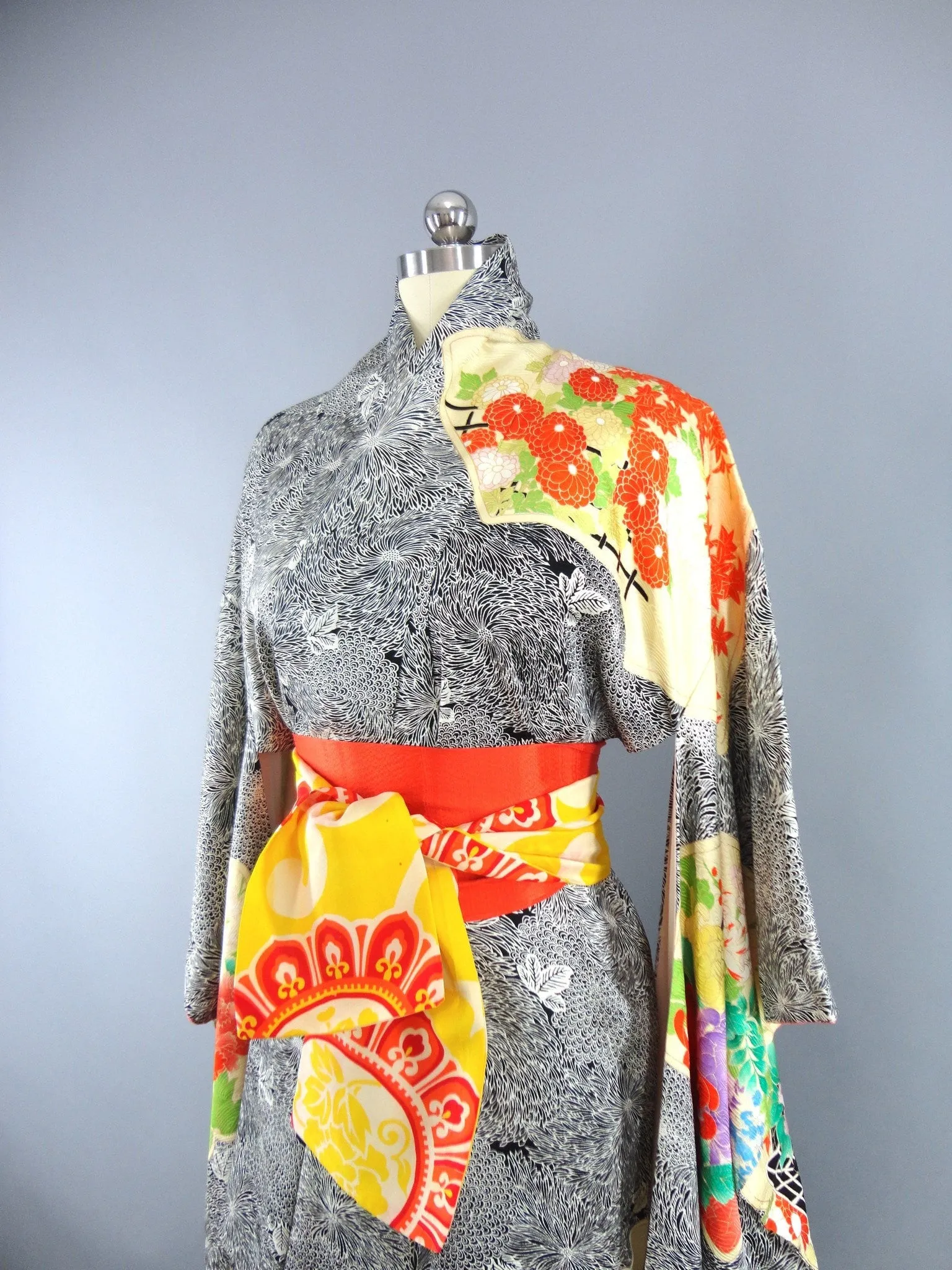 Vintage 1960s Vintage Silk Kimono Robe Furisode / Black & Orange Floral